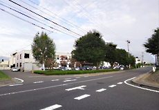 道路向かいより